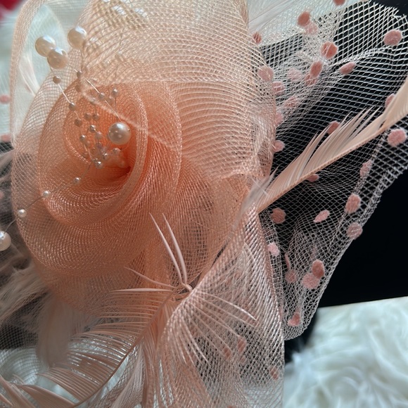 Women’s Fascinator peach color - Picture 3 of 6